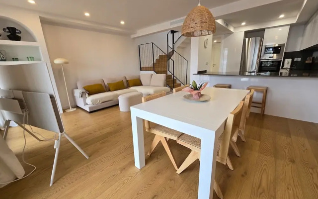 The Roger Terrace 2BR With Pool gym in Barcelona