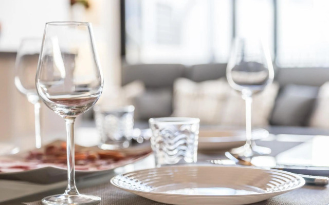 CENTER-Luxurious 1BR, 1BA-Terrace, WI-FI, A/C