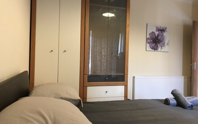 Holmbury Gardens B&B