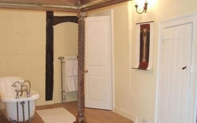 Singleton Manor