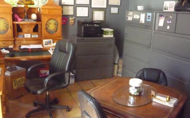 Woodland Hills Calabasas Guesthouses