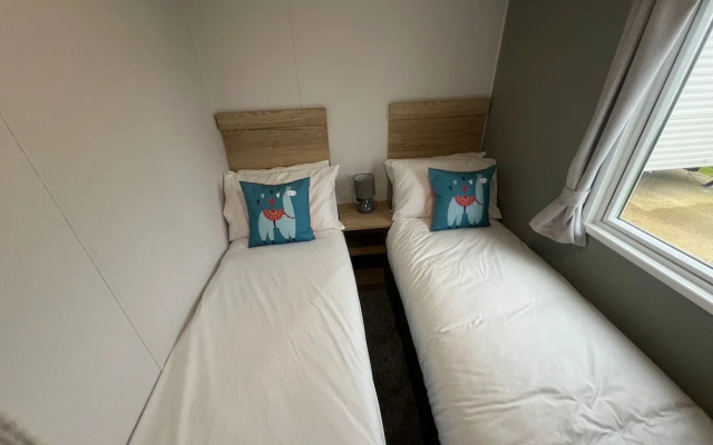 8 Guests - Swimming Pool - 1min to the Beach