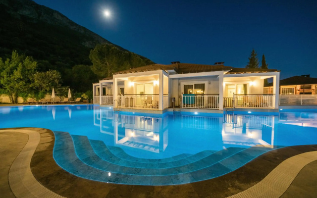 Mozaik Swim Up  and Apartments