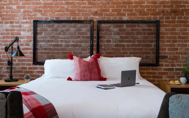 48 King West Boutique Hotel