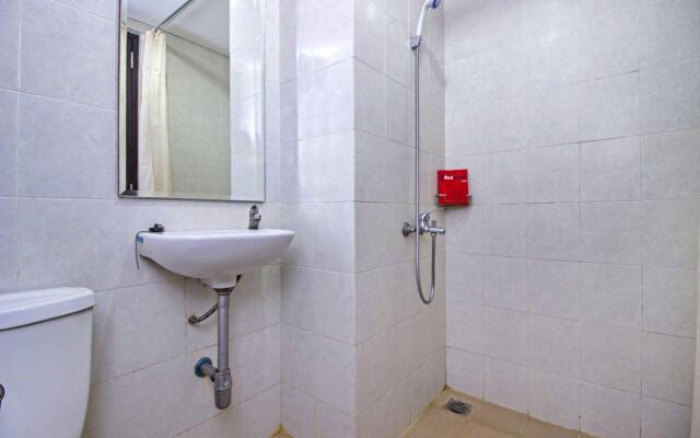 RedDoorz Plus @ Cibogo Bawah