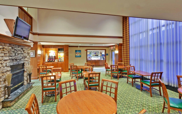Staybridge Suites Chicago - Glenview by IHG