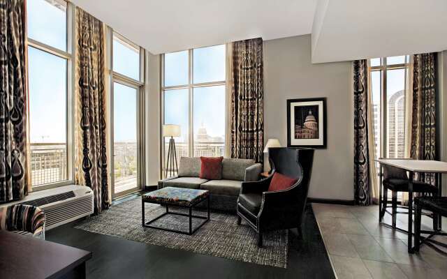 Hampton Inn & Suites Austin @ The University / Capitol