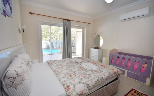 Villa Tema by Helaltatilvillari