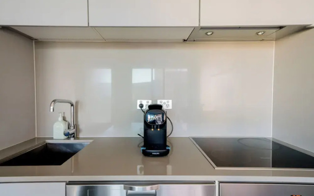 Modern studio with free wifi & parking