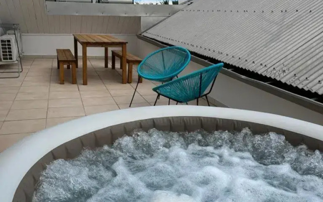 Saint-leu Réunion centre ville T3 Duplex meublé