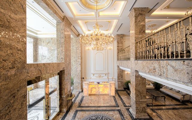 Monarque Hotel