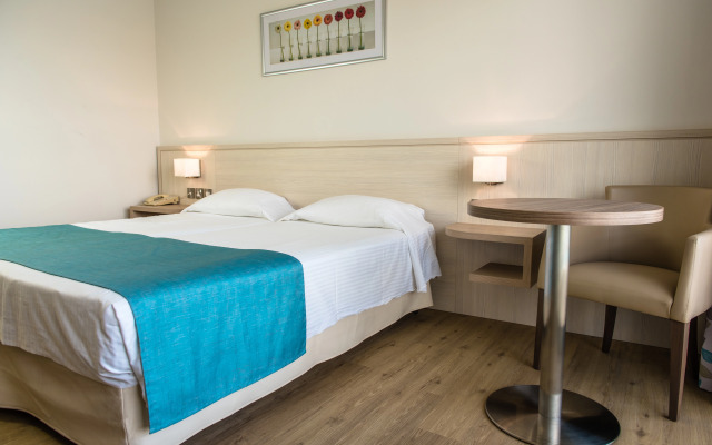 Cynthiana Beach Hotel