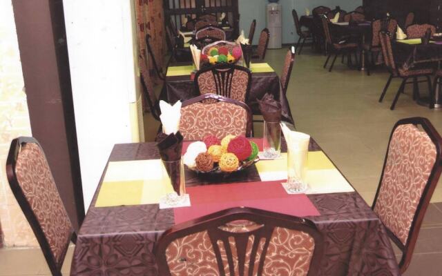 Naptin Executive Hotel And Suites