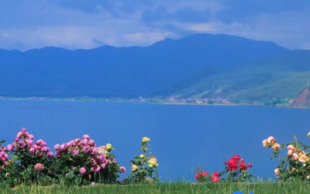 Lugu Lake Qingchen Yipin 180° Lake View Hotel