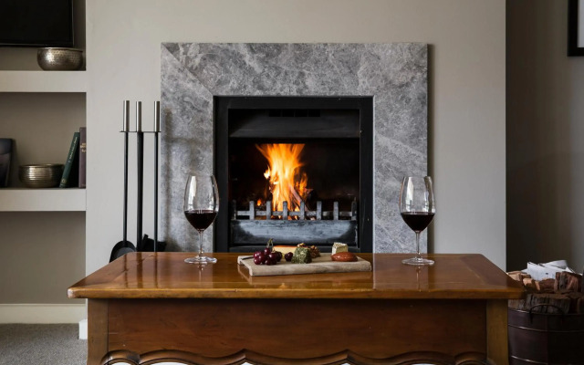 Lancemore Lindenderry Red Hill