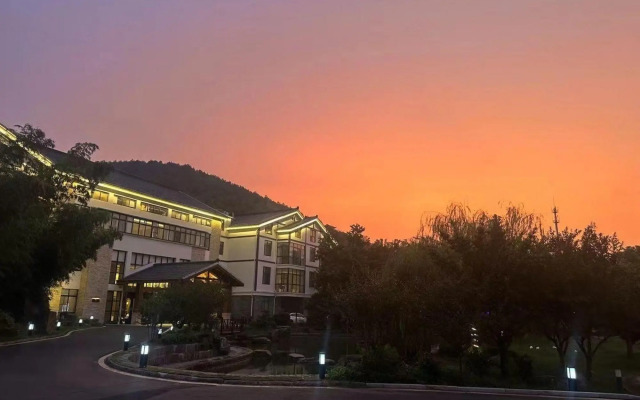 Yixing Eastluus Hotel