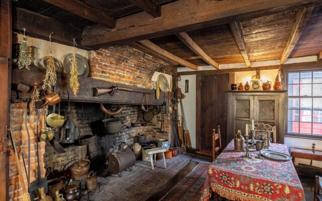 Silsbee's by Daniels House