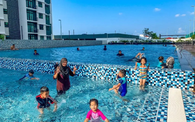 Sofeya Desaru Guest House with Pool and Wifi