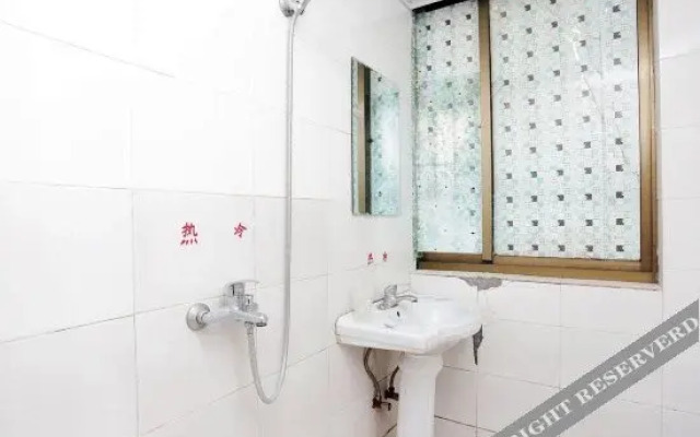 Shuanglong Hotel