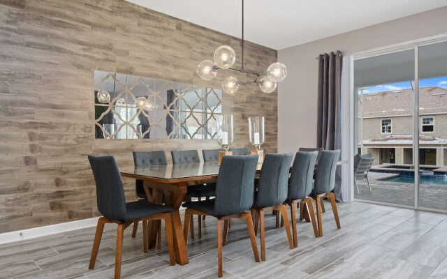 8 BD 5 BH Pool and Spa