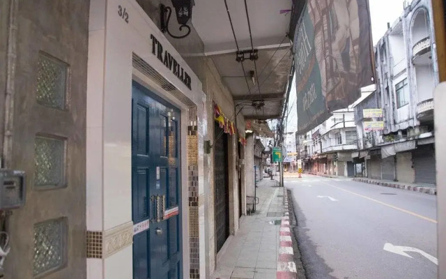 The Traveller Hostel - Adults Only