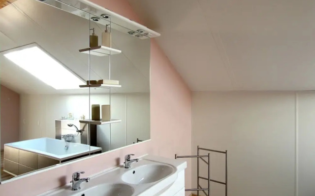 Classy Holiday Home in Martilly with Hot Tub