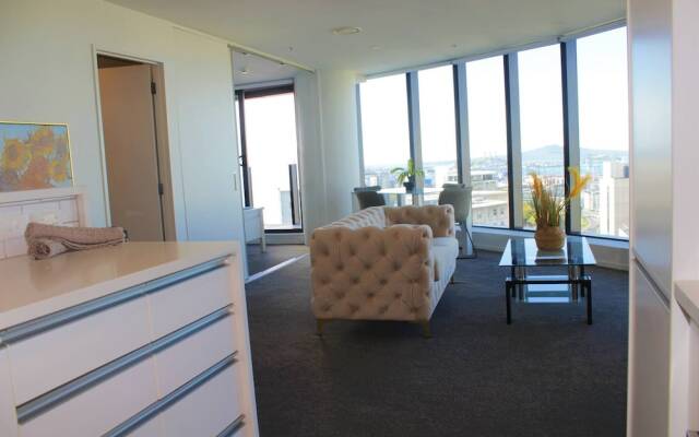 Sunny, Spacious And Magnificent Sea Views!