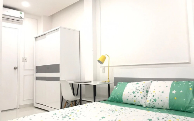 Smiley Apartment 8