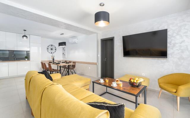 Twins II in Crikvenica