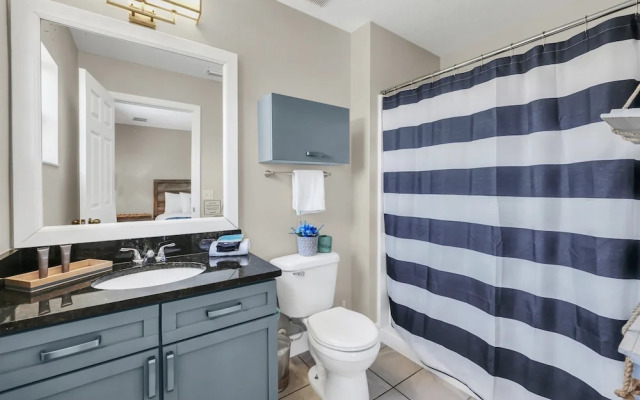 Family Oasis, Cozy Retreat With Bunk Room