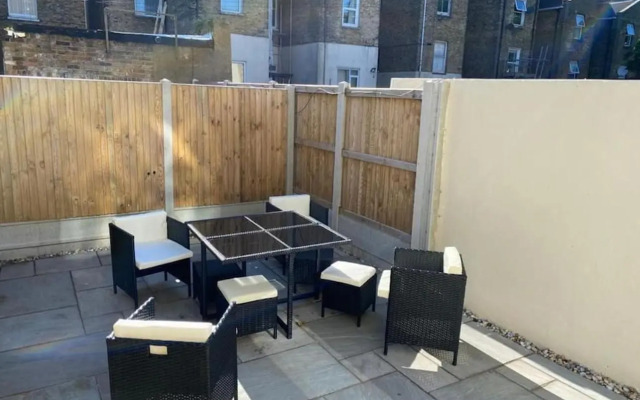 Popular - Modern Walpole Bay Apartment