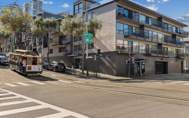 Suites At Fishermans Wharf
