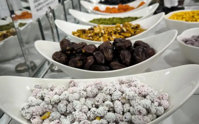 Отель Saroy Gardens