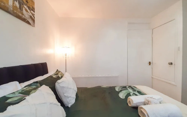 I Luv London Too! 1bed Stunnin Home Sleeps 3!
