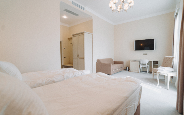 Russian Seasons Vyatskoye Village 4*