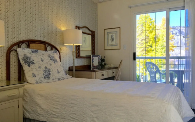 Lakeside Country Inn