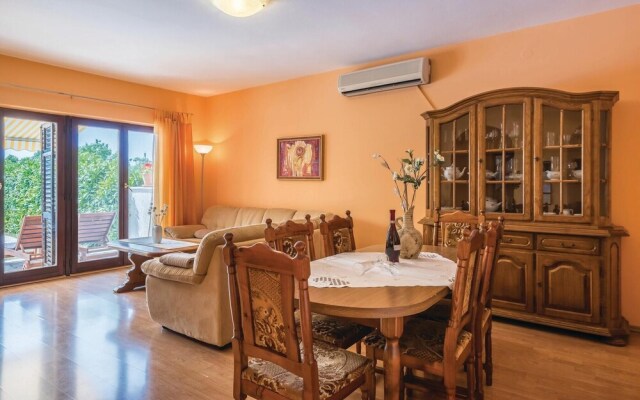 Amazing Home in Liznjan With 4 Bedrooms, Wifi and Outdoor Swimming Pool