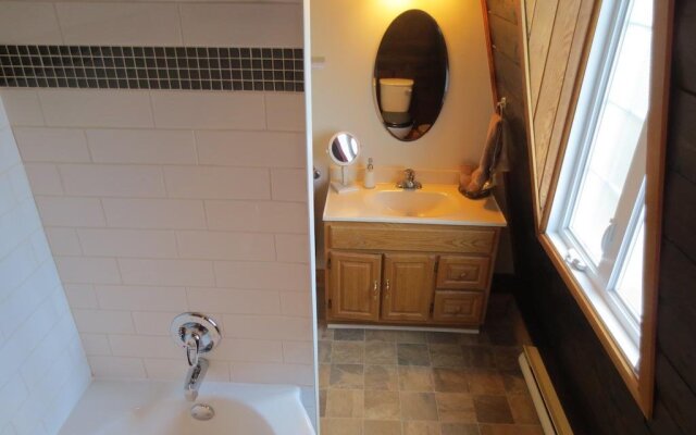 Couette et Fourchette, Saint sauveur B&B au cœur du village, Restaurant Apportez votre vin