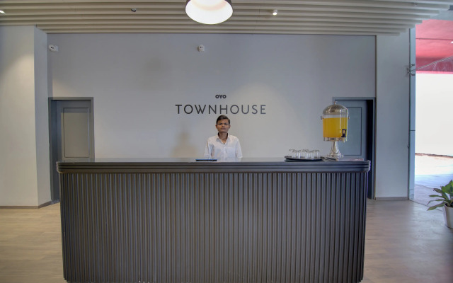 OYO Townhouse 100 Somani TC