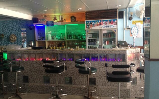 P.S. Guesthouse And Bar
