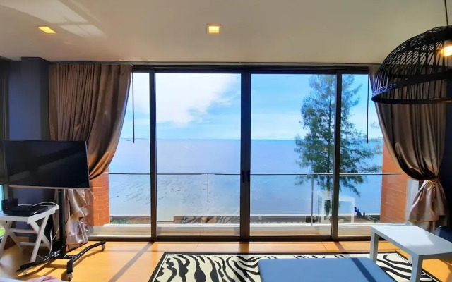 Sandbox frontbeach villa4