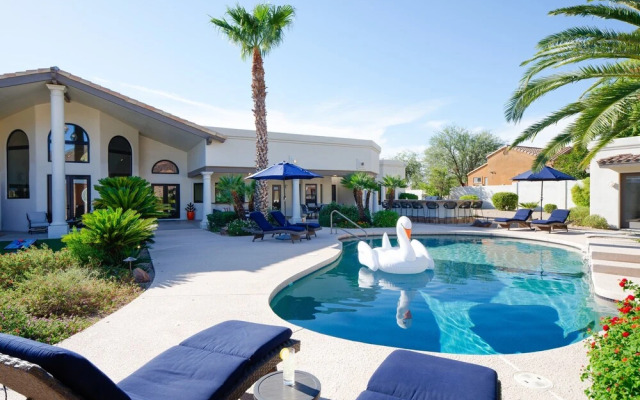 Luxury Mountain Estate-pool-spa-bbq+bar-fire pit