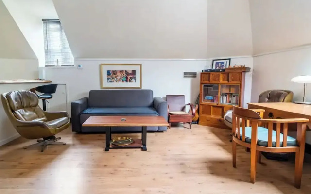Cozy Apartment w/ Terrace Close to City Center