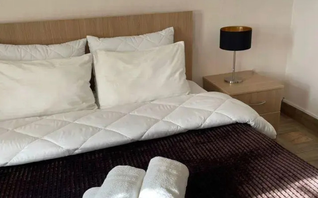 Gold Apart (Gold Apart) on the University Embankment 46