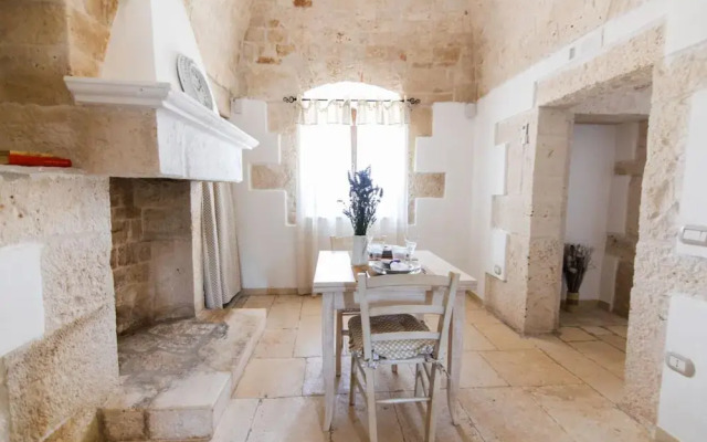 Villa Antica Riconvertita in Dimora di Lusso