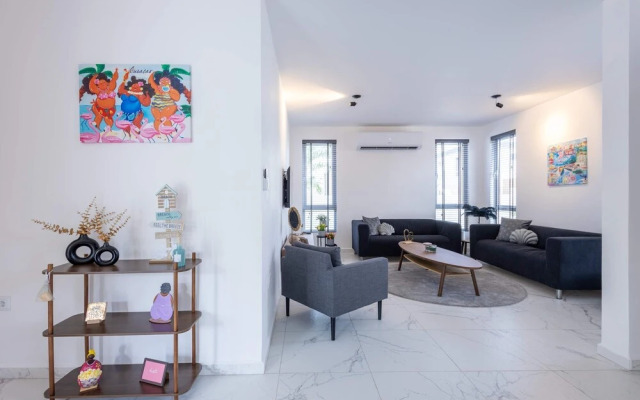 Modern Garden Villa Near Jan Thiel Mambo
