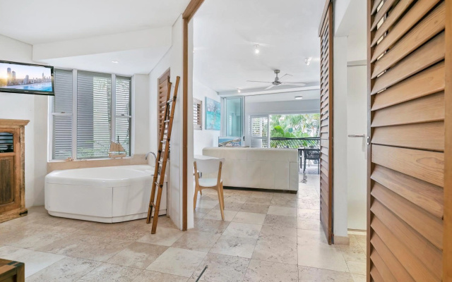 Noosa Blue Resort – Guest Rooms – Noosa Heads