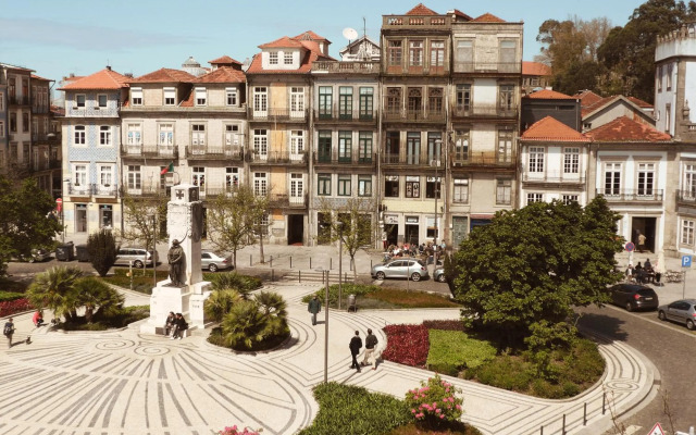 Carlos Alberto Balcony APT