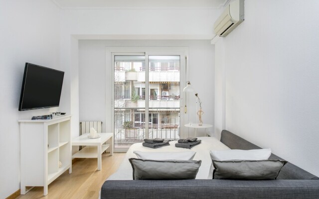 Beautiful Apt next to the Sagrada Famila