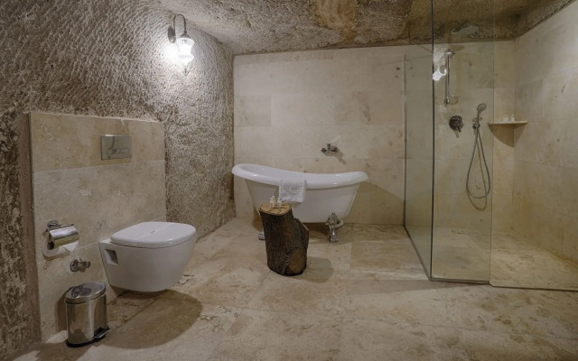 Hera Cave Suites